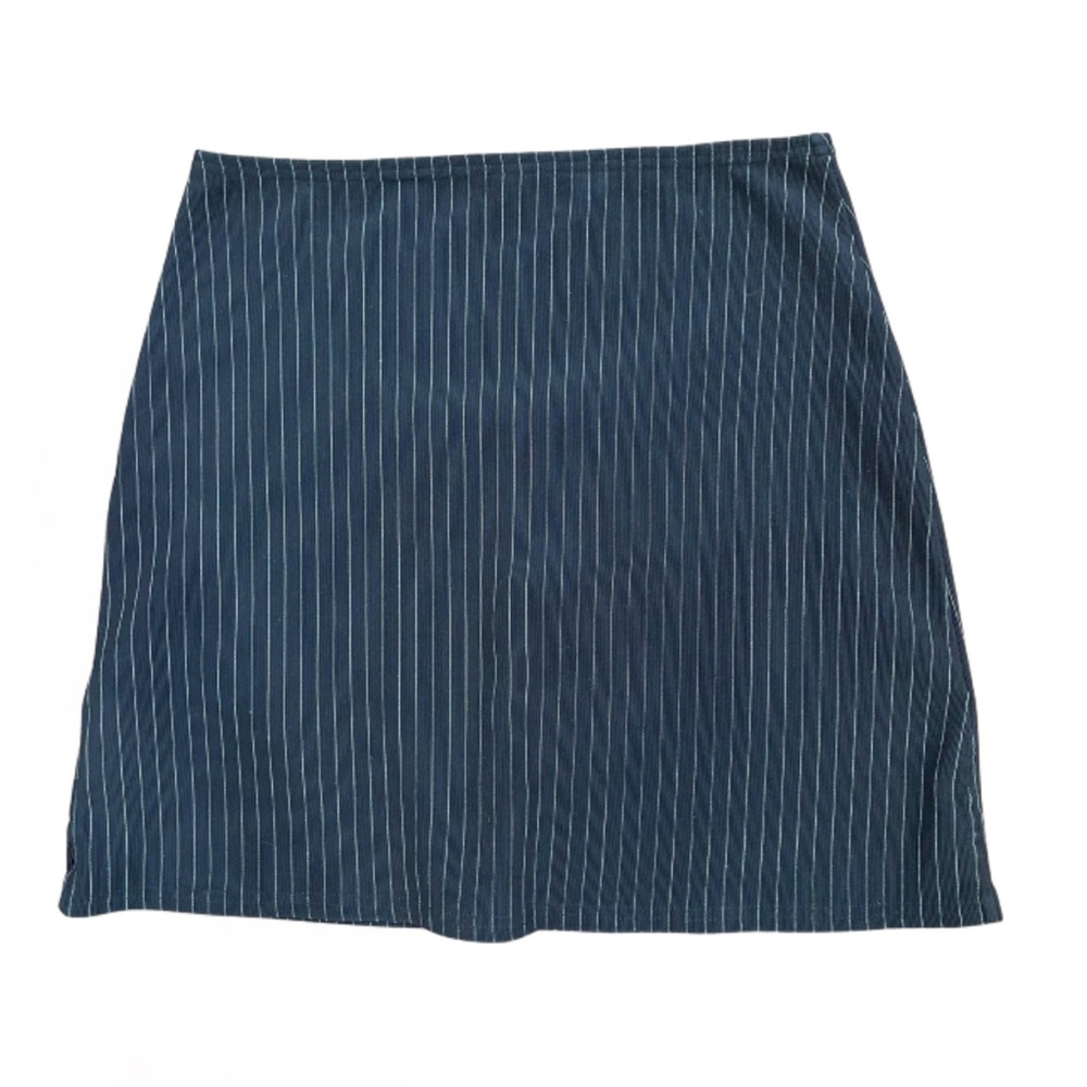 Black & White Pinstriped Midi Skirt – Women’s Size M, Good Condition